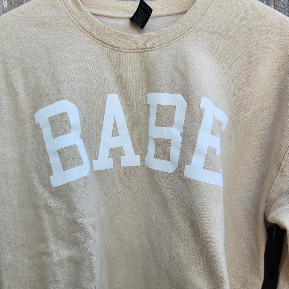BABE Sweatshirt - Picture 2 of 4